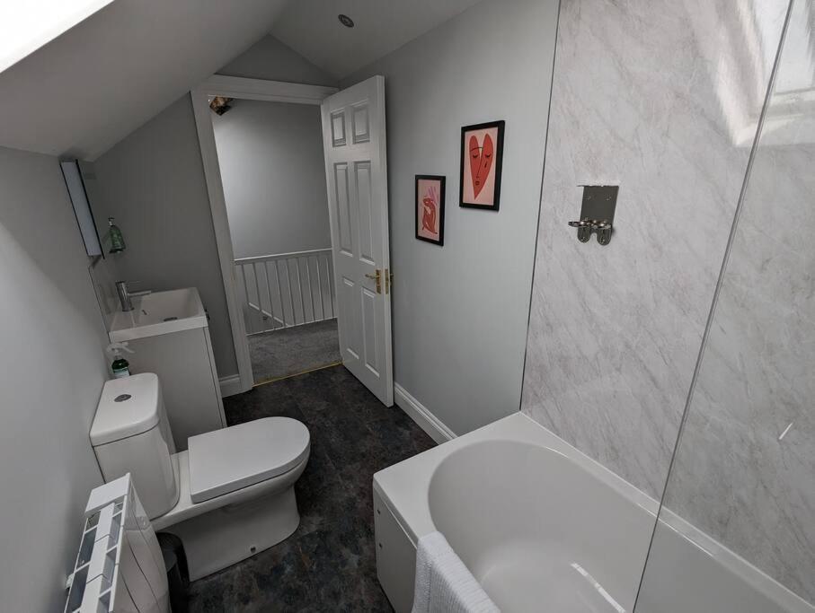 31 High Street - Modern & Stylish 2-Bed Apartment - Inc Parking Husbands Bosworth Exterior foto